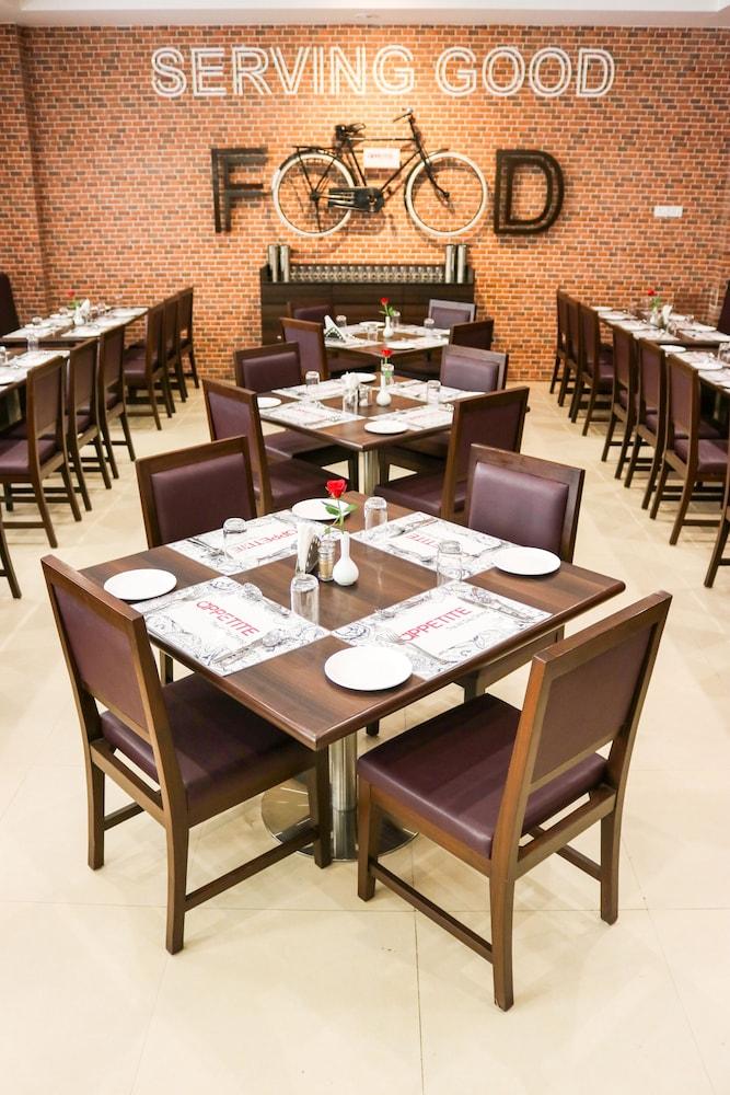 7 Apple Hotel, Vadodara Ngoại thất bức ảnh
